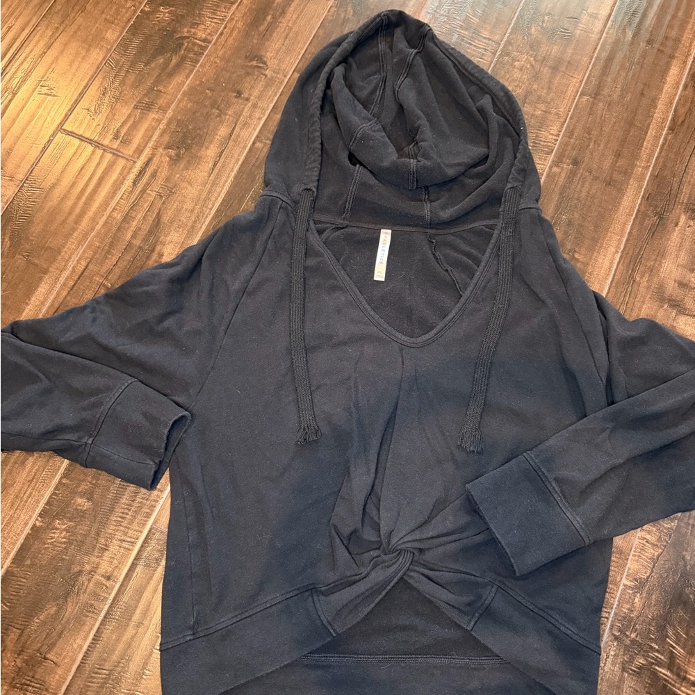 Fabletics Sydney Twist Front Hoodie Black Size XL Cropped Pullover LS1932925